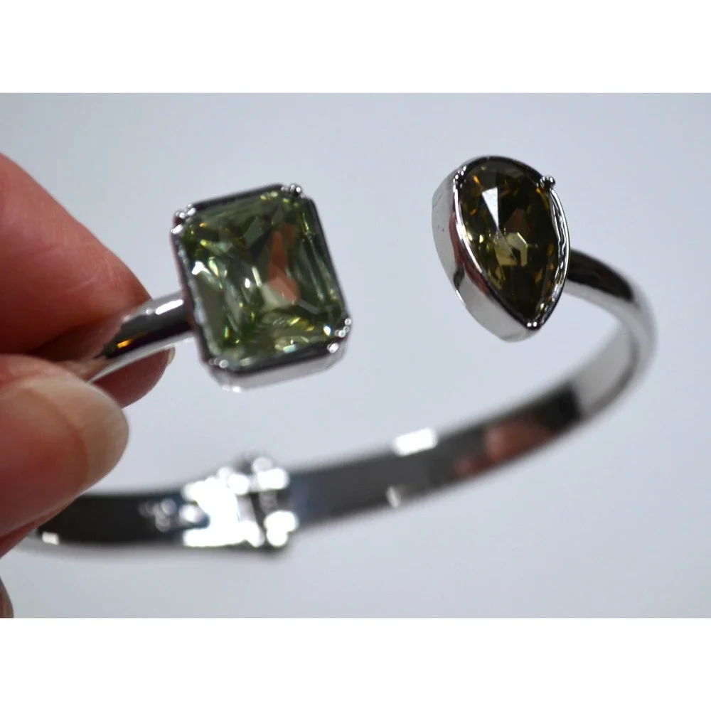 Silver‎ Toned Hinged Bracelet w/ 2 Greenish Color Settings 5